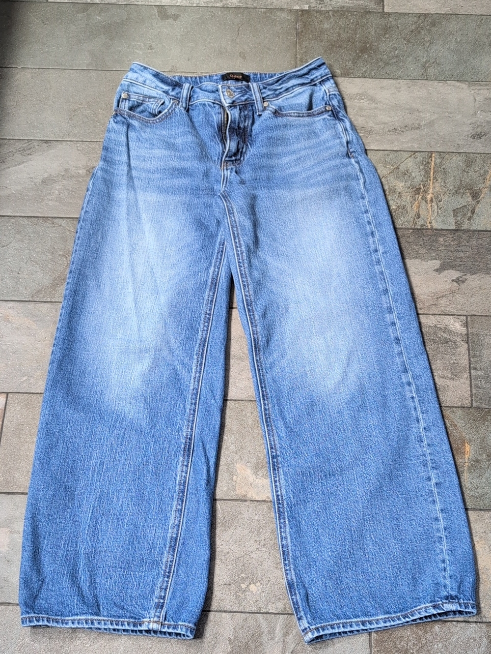 Quince Women Bella Stretch Relaxed Straight Jeans in Light Blue Wash